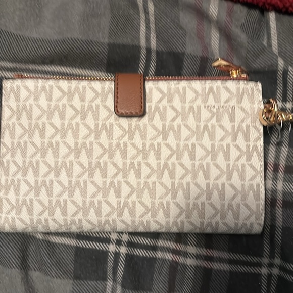 Michael Kors Jetset Wallet/Wristlet - Picture 4 of 5